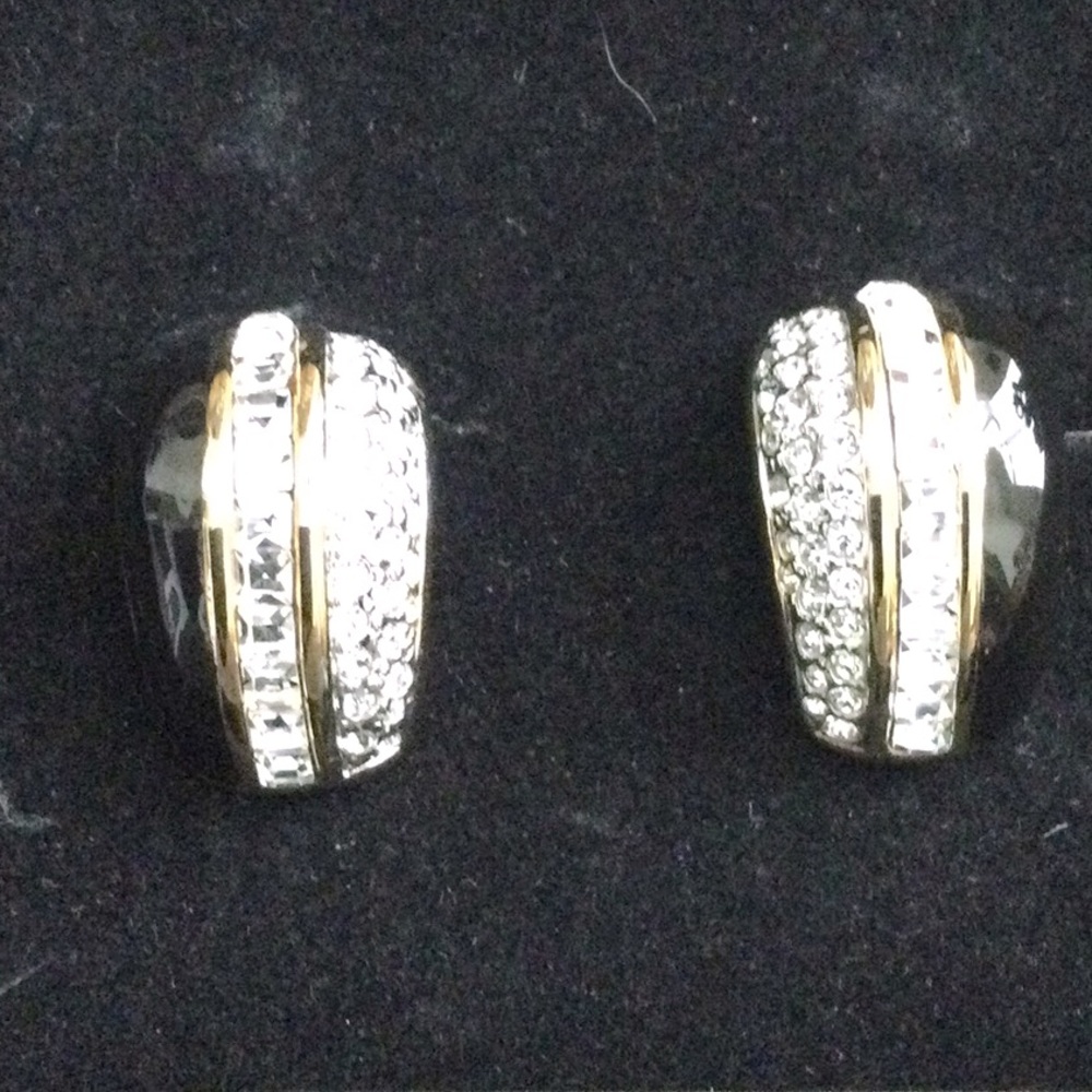 Joan Rivers classic collection black and crystal clip on earrings.